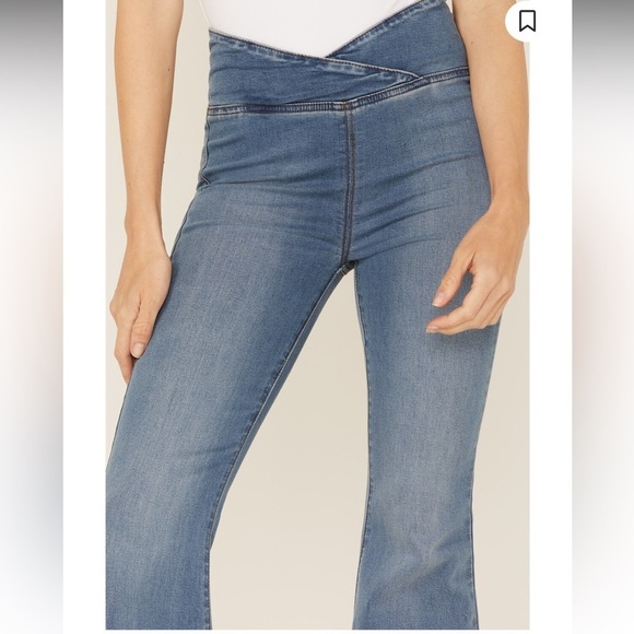 FREE PEOPLE WOMEN'S VENICE BEACH MEDIUM WASH FLARE JEANS size 30 - Picture 2 of 8